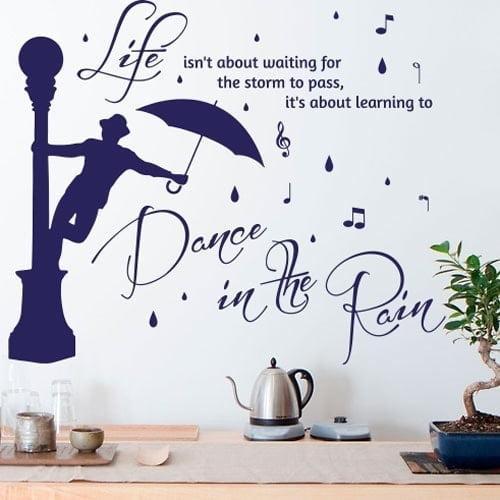 Inspirerende Væggemærke - Dans i Regnen til Hjemmet
