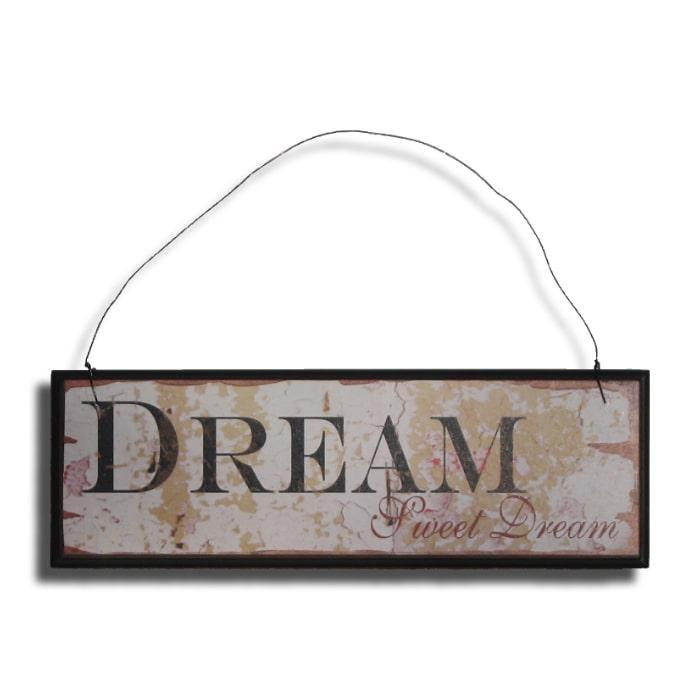 Træskilt med teksten "Dream Sweet Dream"