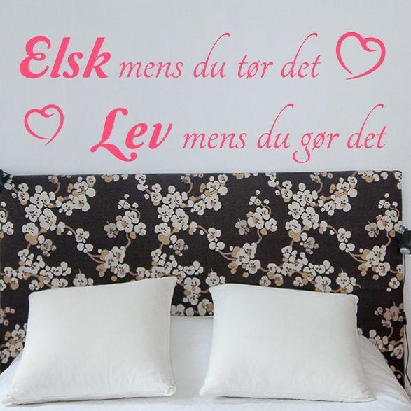 Væggaufstikker: Elsk, mens du tør!