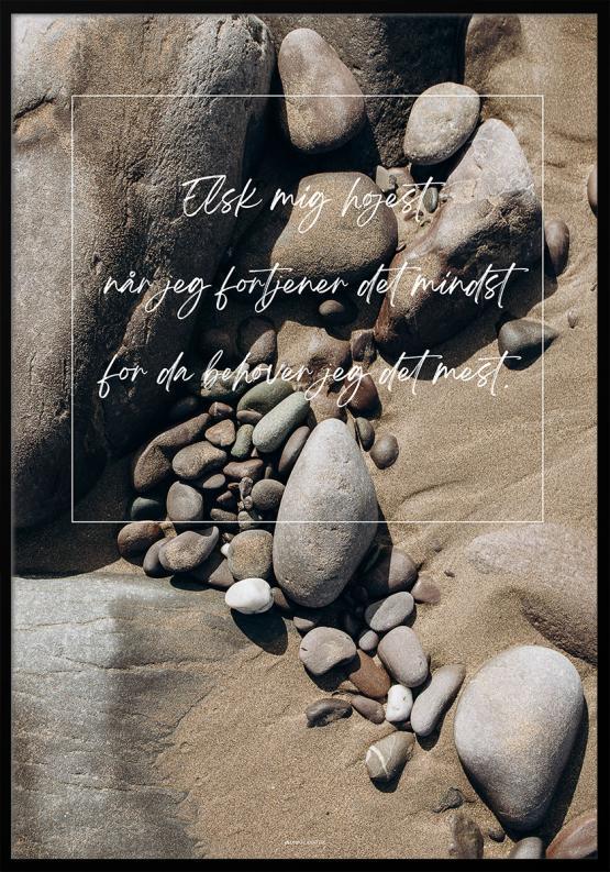 Elsk Mig Højest – Inspirerende Kærlighedscitat til Væggen