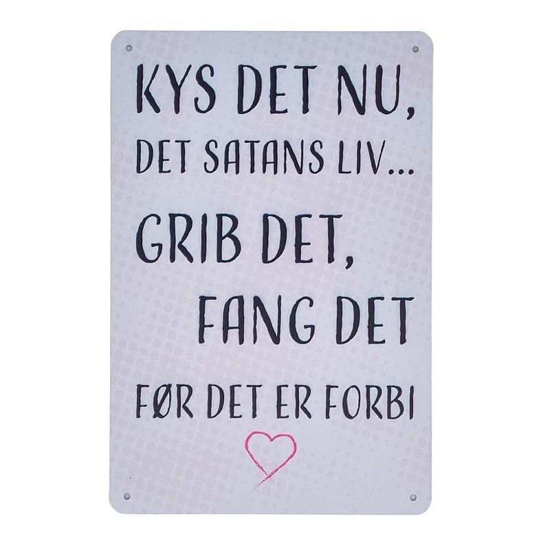 Emaljeskilt: Kys det nu, det satans liv